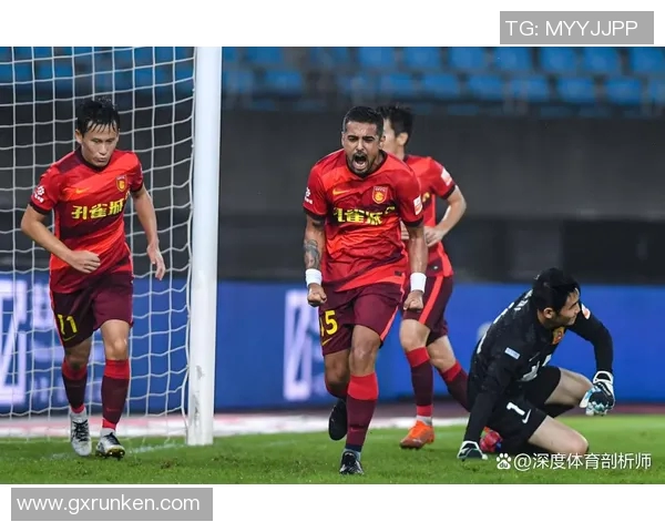 中超射手榜激战升级 多名球员紧追不舍竞争白热化 中超射手榜激战升级 多名球员紧追不舍竞争白热化